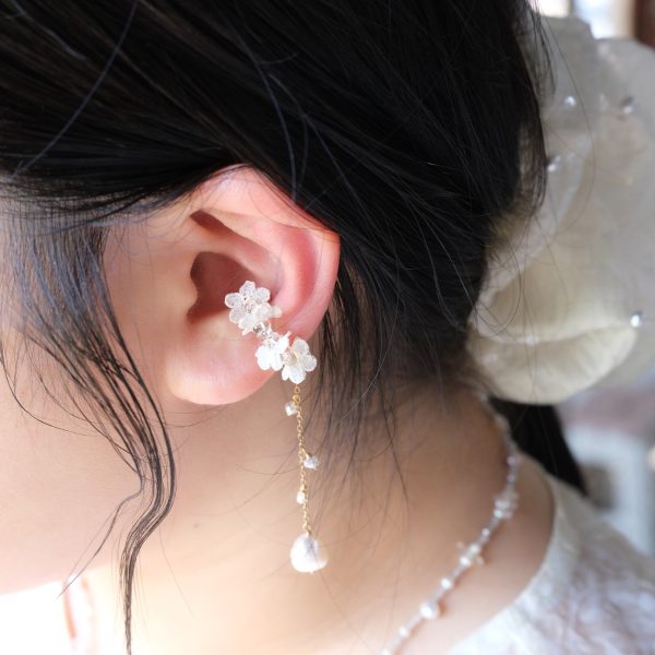 《蕾絲花耳骨夾》溫柔白