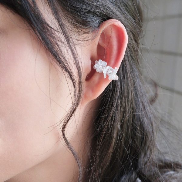 《蕾絲花耳骨夾》氣質水藍