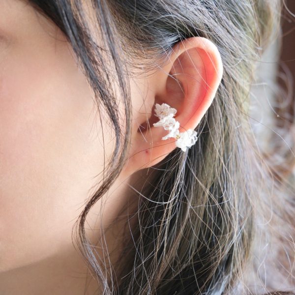 《蕾絲花耳骨夾》溫柔白