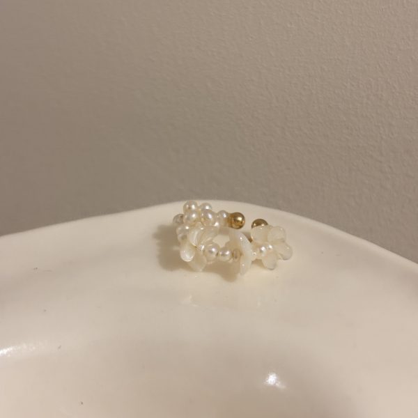 母貝花球珍珠耳骨夾