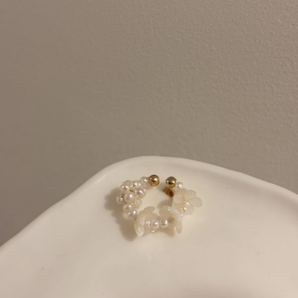 母貝花球珍珠耳骨夾